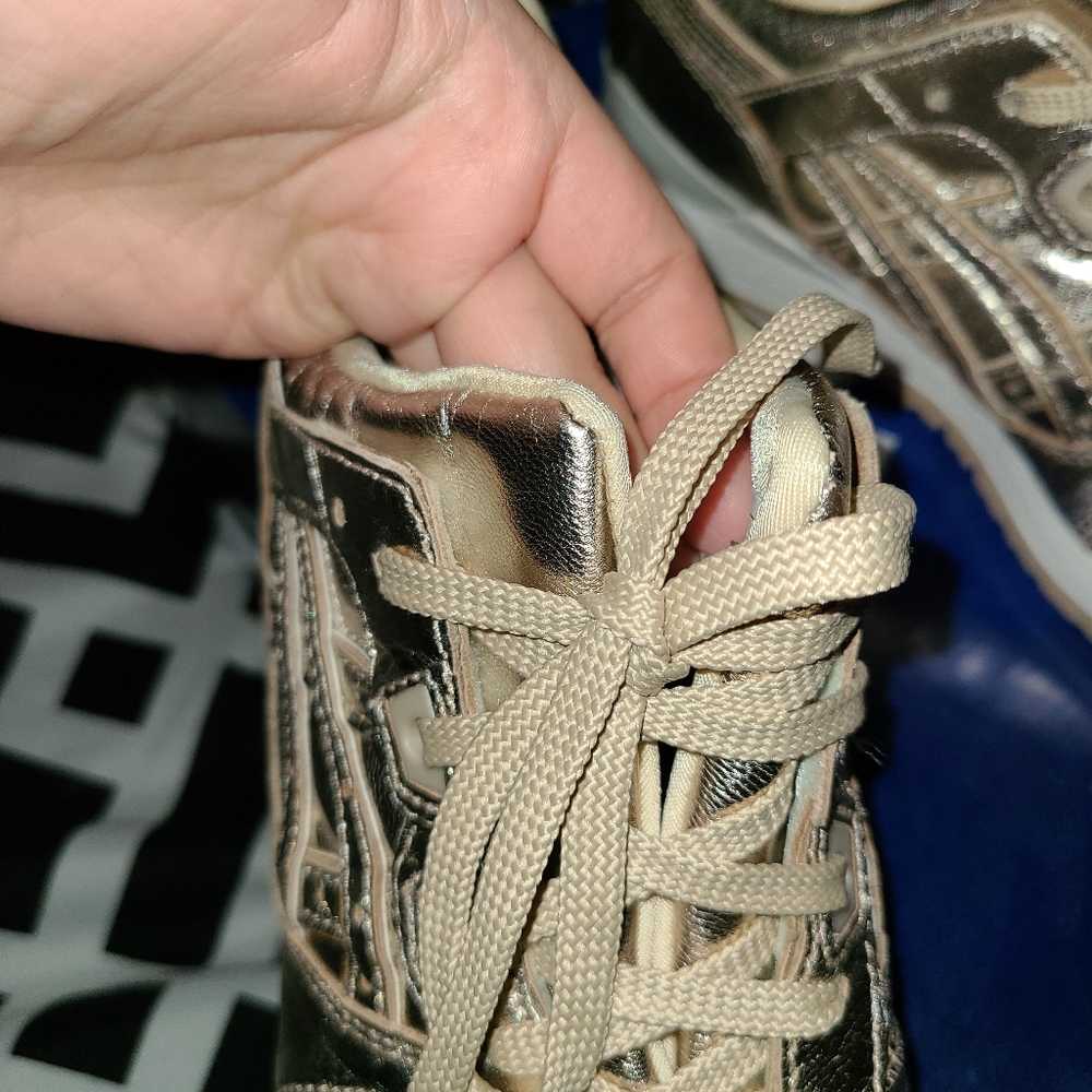 ASICS - Picture 5 of 8
